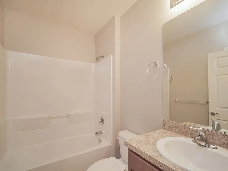218 SE 8th St — Photo 15