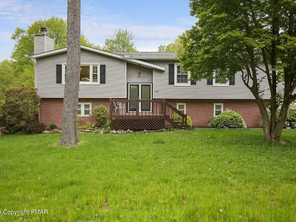 5202 Iroquois St, Tobyhanna, PA 18466