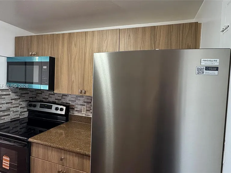 2020 NE 135th St #810 — Photo 5