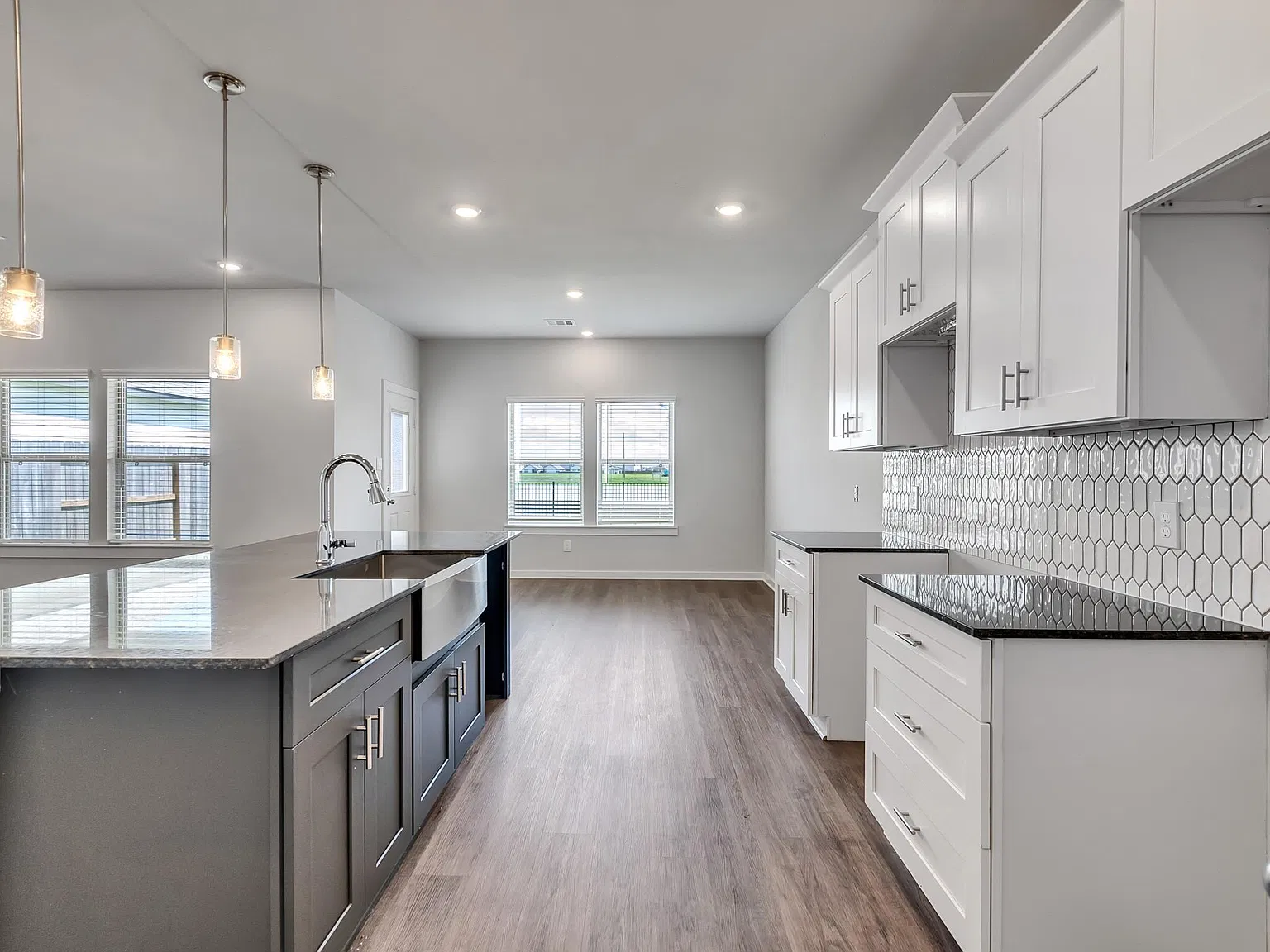 4 bed, 3.5 bath, 1844 sqft, $3,000 — Photo 2