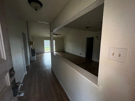 3rd image of 1117 Harbor Village Dr