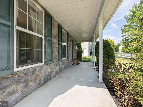 4th image of 1153 Bateman Dr