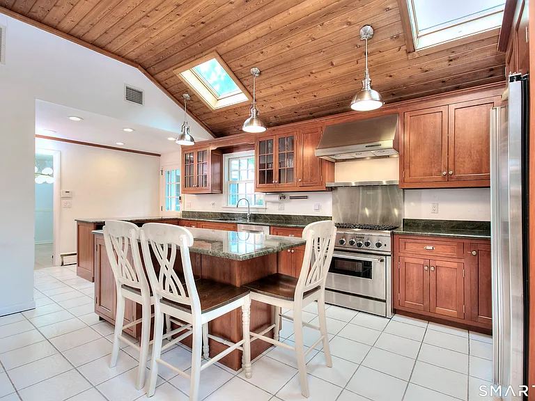 10 Woodcock Ln — Photo 14