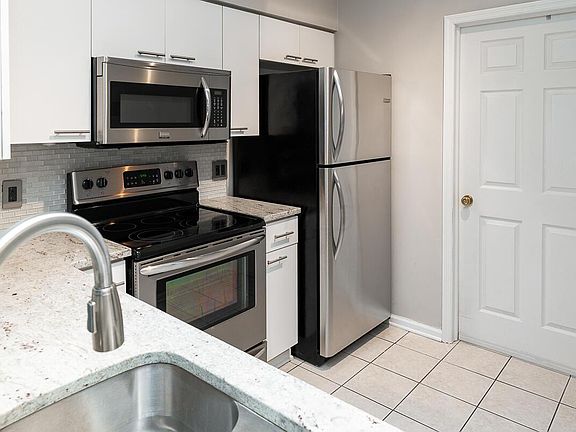 4th image of 16 W Russell St