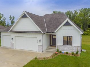 2121 Crooked Creek Dr, Kearney, MO 64060