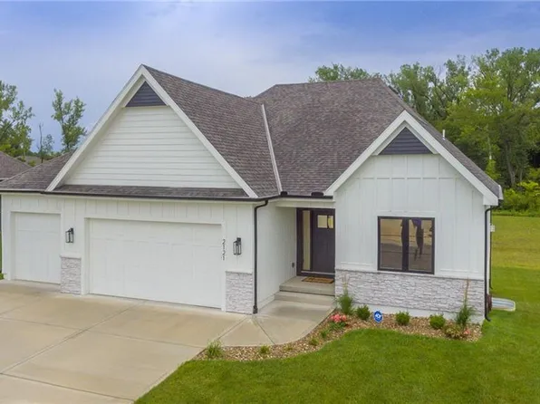 2121 Crooked Creek Dr, Kearney, MO 64060
