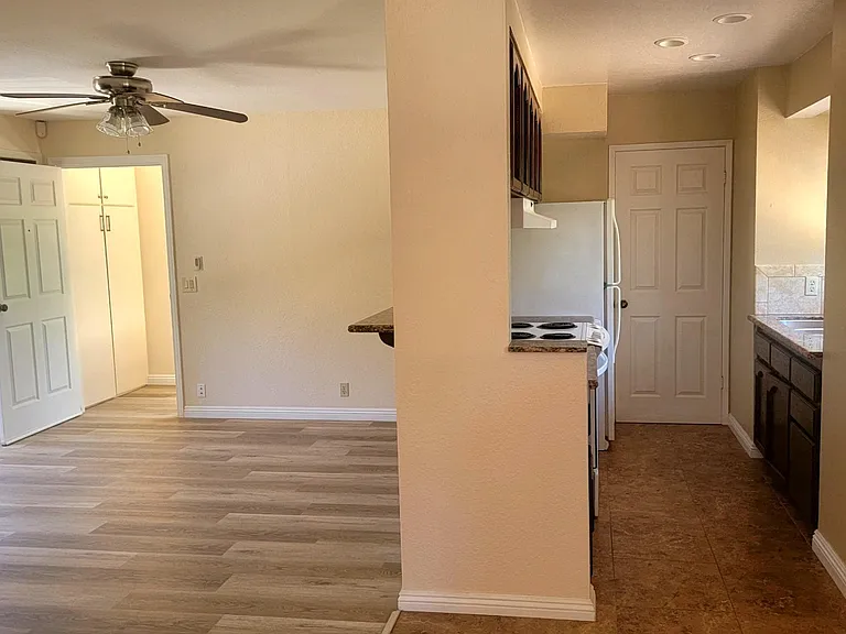 1033 S Ridge Dr — Photo 2