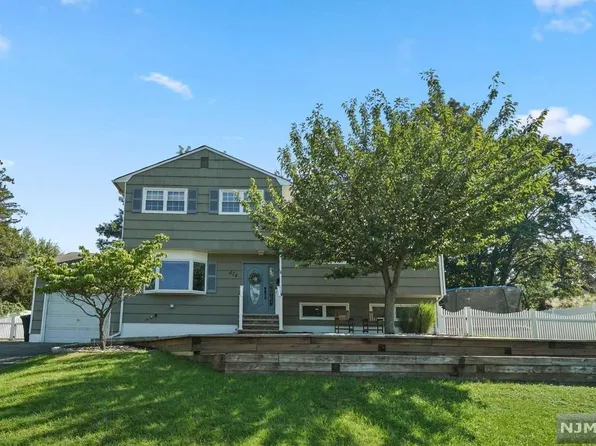 414 Wildwood Rd, Northvale, NJ 07647