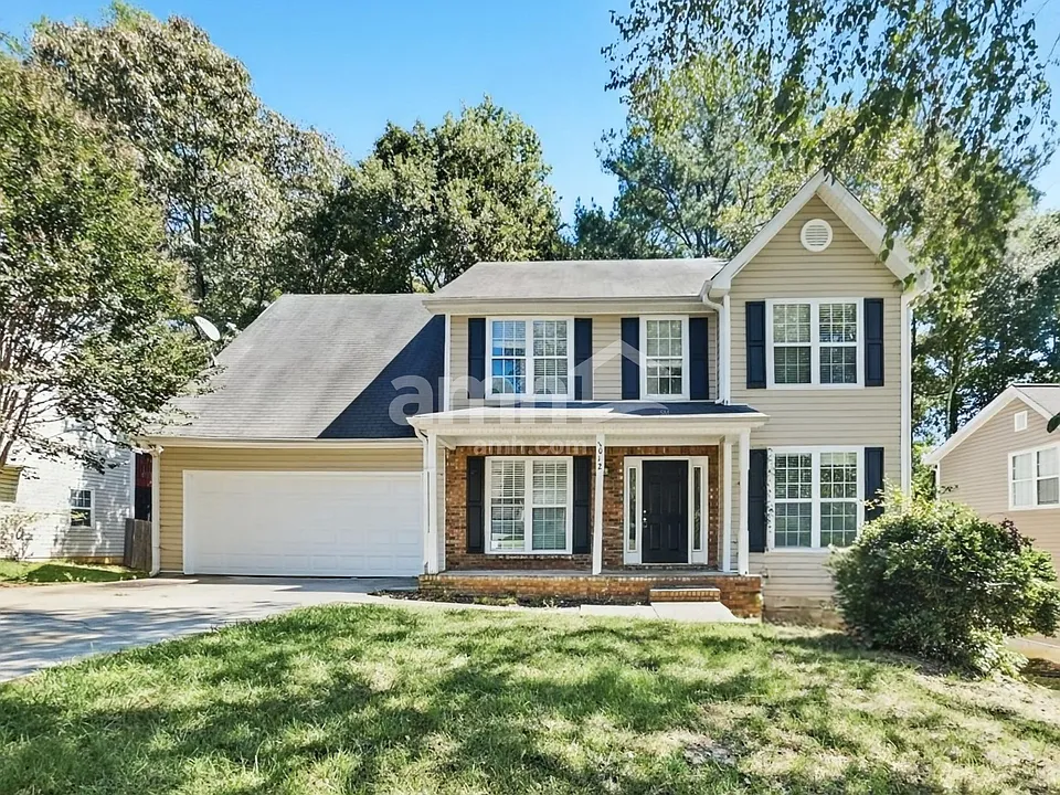 1012 Simon Park Cir