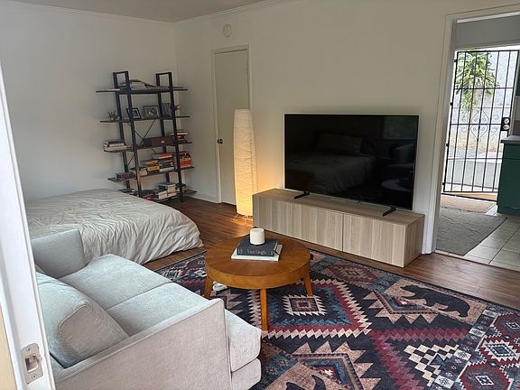 5th image of 124 Avenida Miramar APT C