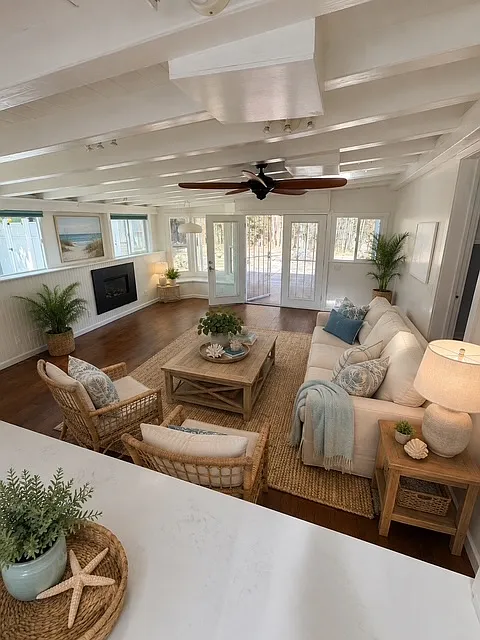 4 bed, 2.5 bath, 1603 sqft, $6,950 — Photo 4