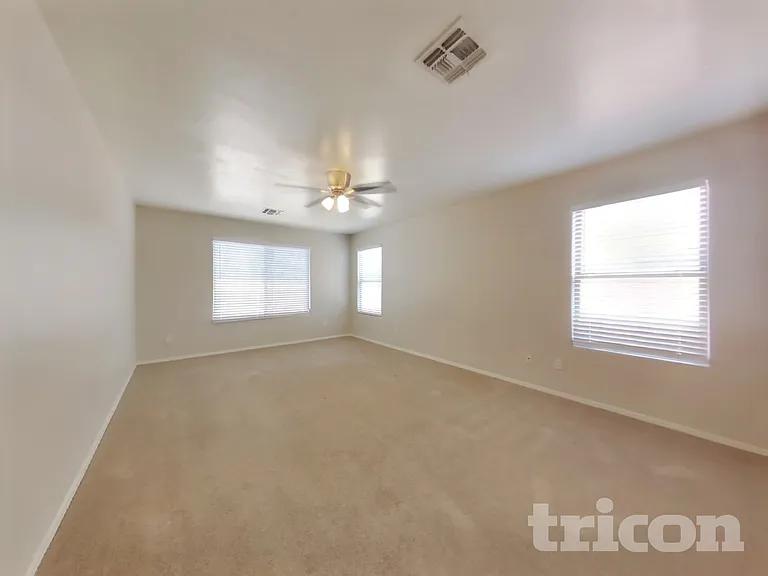 43714 W Cale Dr — Photo 7