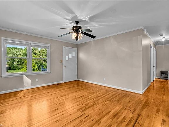 4th image of 1518 Wickham St