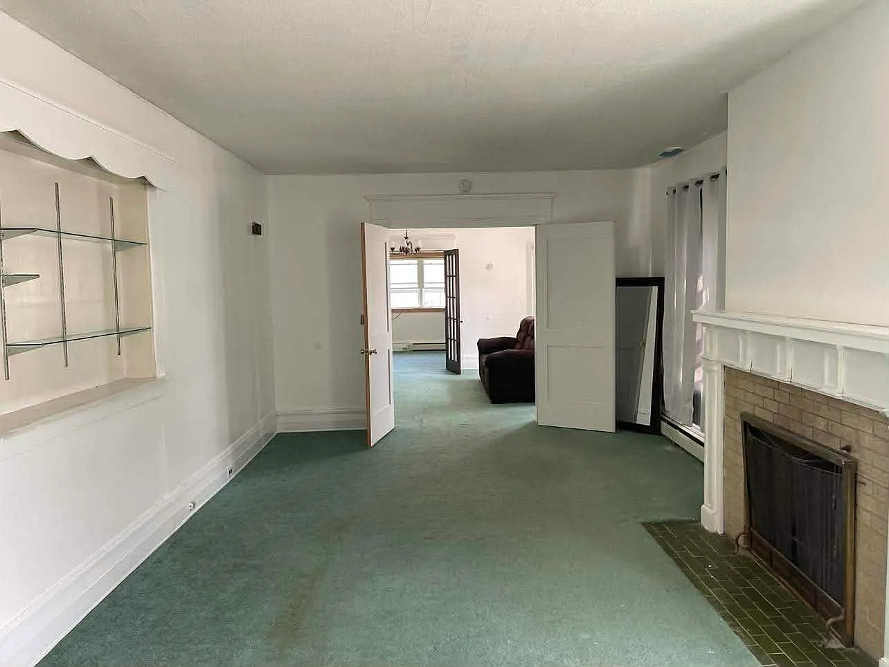 8 bed, 3995 sqft, $1,500 — Photo 2