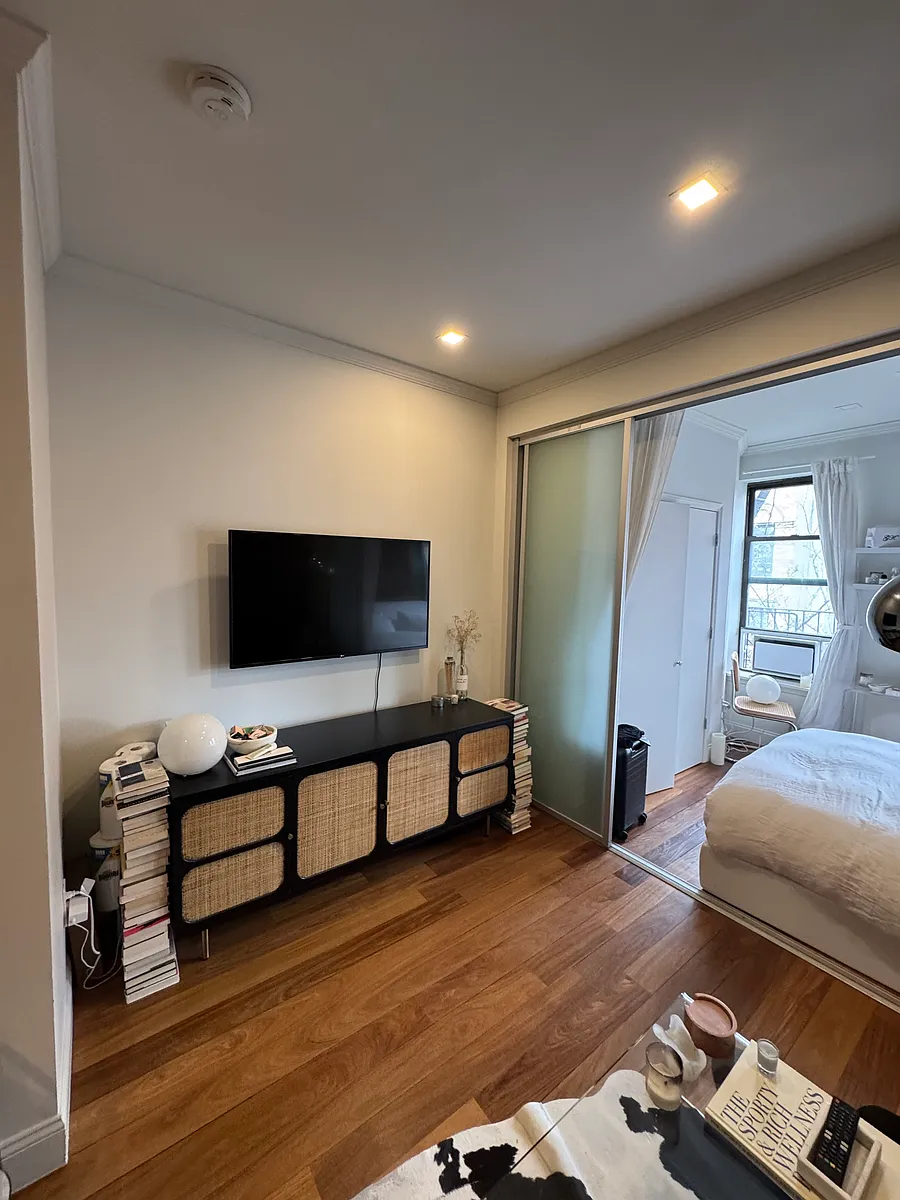 Building Photo - 228 Mott St #5A