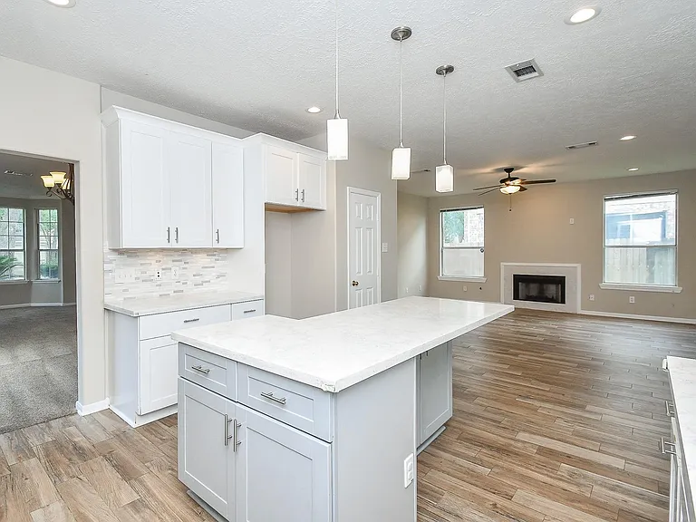 215 Windrift Ct — Photo 13