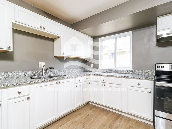 337963_005_kitchen_13680359.jpg