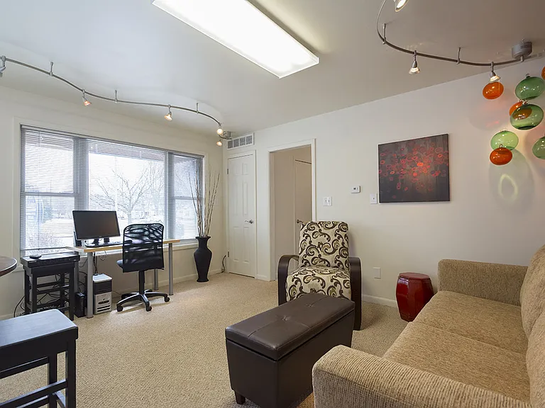 Barney's Place Apartments — Photo 15