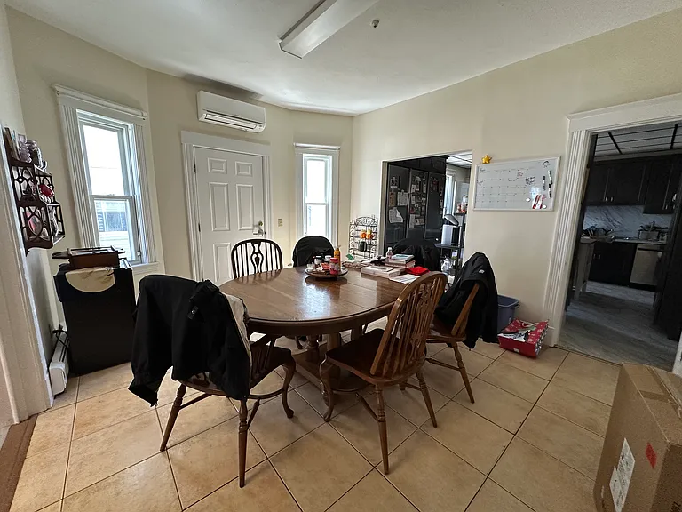 899 Hancock St — Photo 5