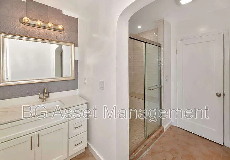 2801 Sabral Cir — Photo 8