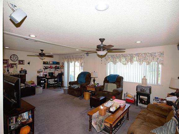 5th image of 6129 Pinecreek Way