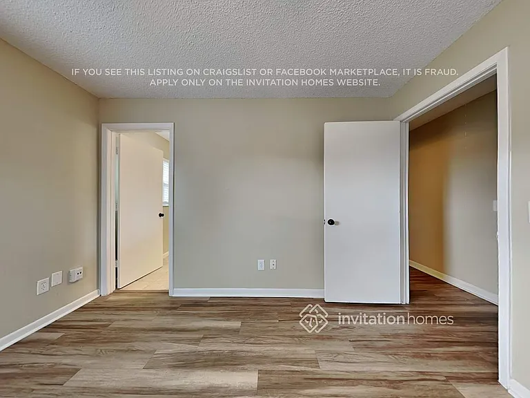 320 Roosevelt Sq — Photo 8