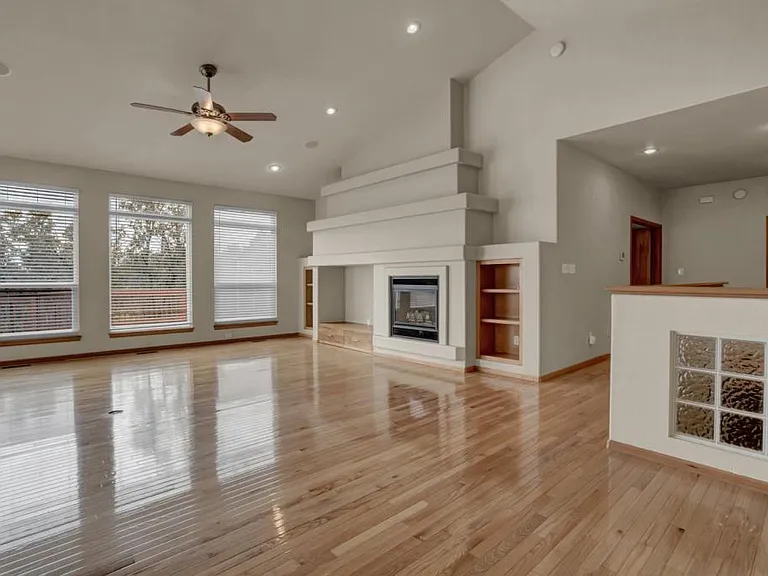 5235 Bancroft Hts — Photo 2