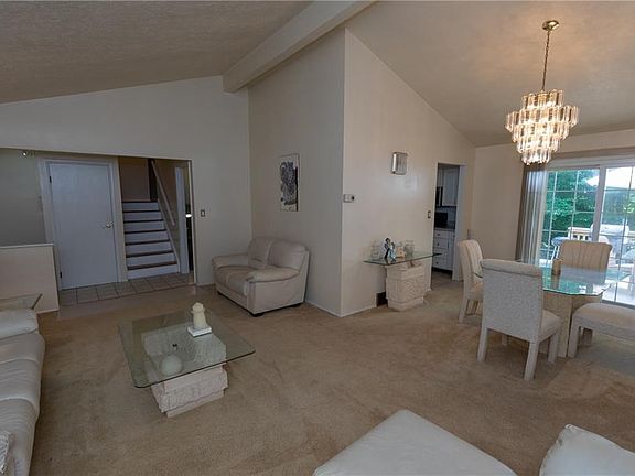 4th image of 1117 Hillrock Dr