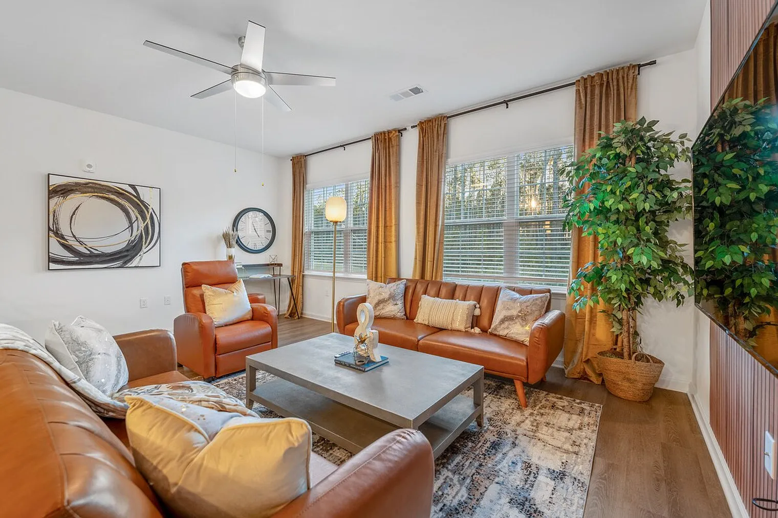 3 bed, 2.0 bath, $4,124 — Photo 1
