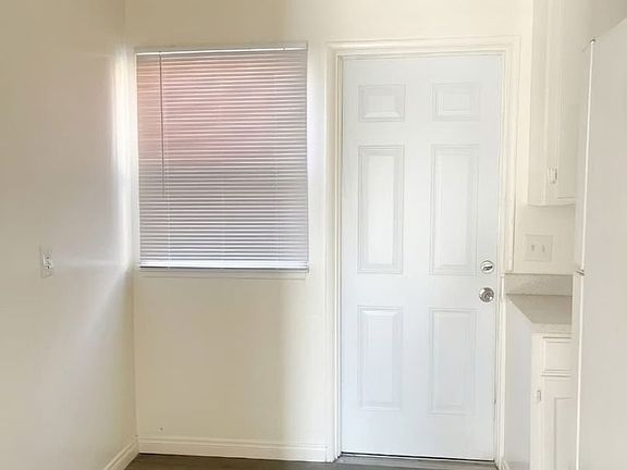 4th image of 1124 W 110th St