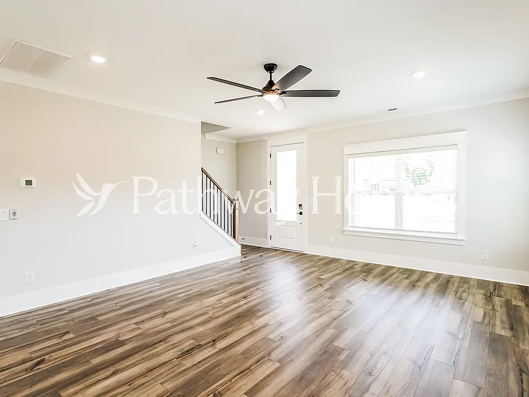 613 Silver Trce — Photo 4
