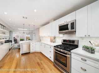 13 Willow Ter, Hoboken, NJ 07030