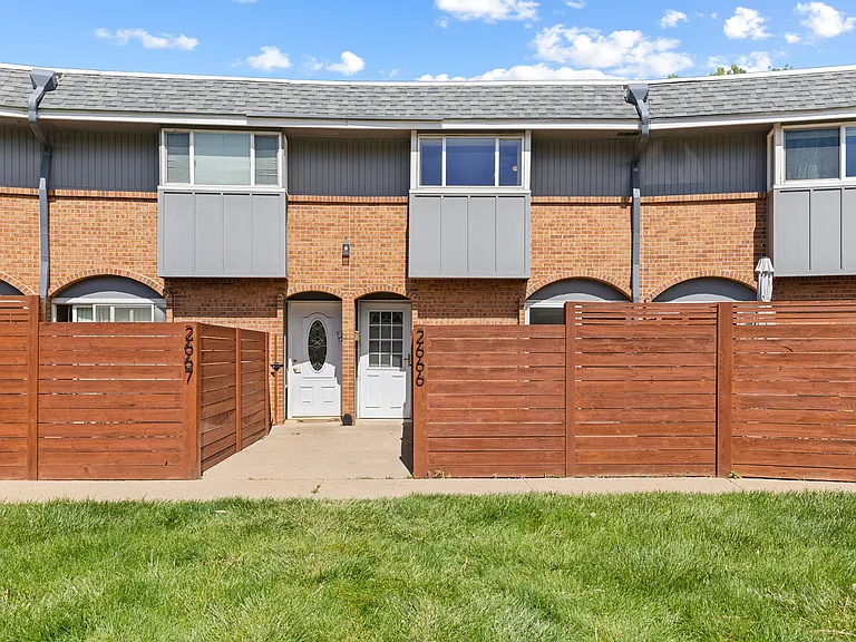 2666 Sherwood Cir — Photo 16