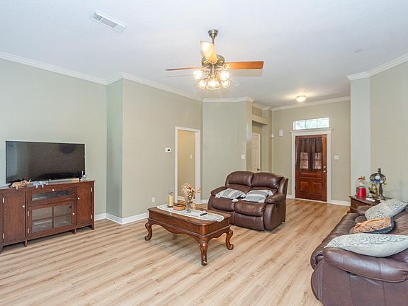 5th image of 808 Manor Dr