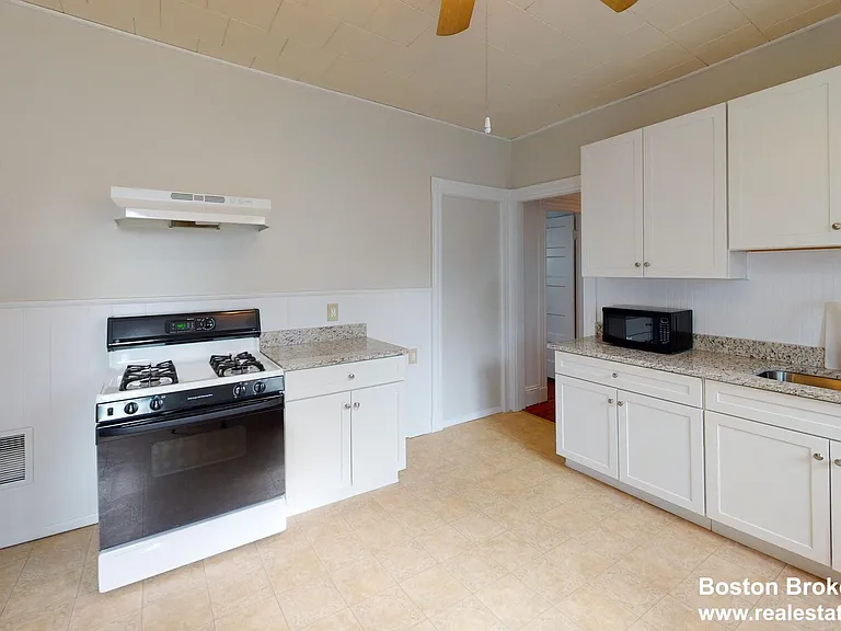 30 Roseclair St #3 — Photo 2