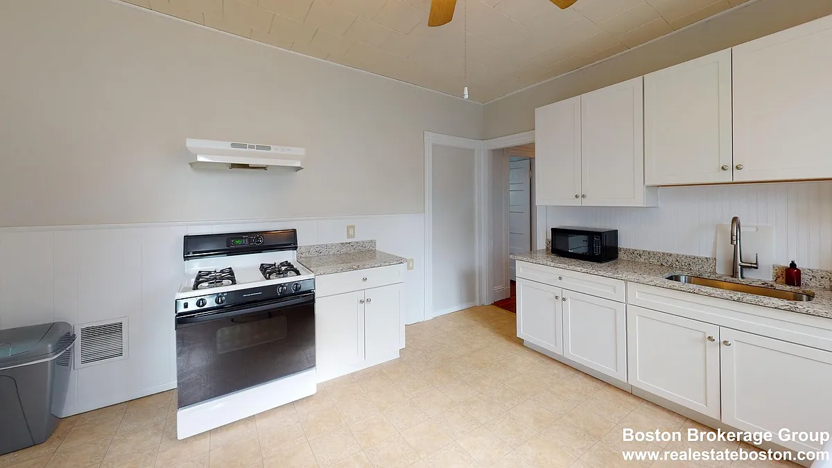 Building Photo - 30 Roseclair St #3