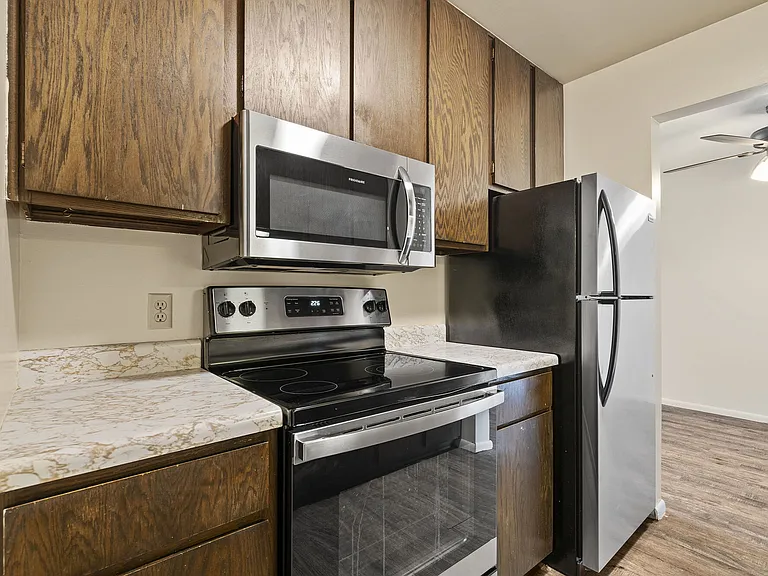 Cedarwood West Apartments — Photo 1
