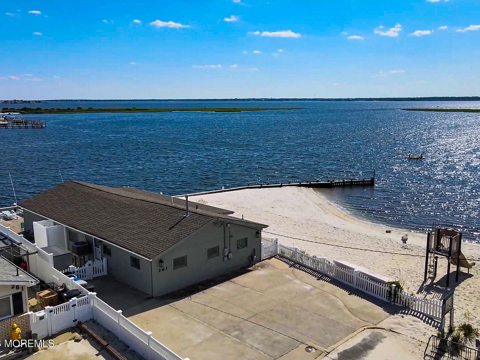 1st image of 263 Bay Beach Way