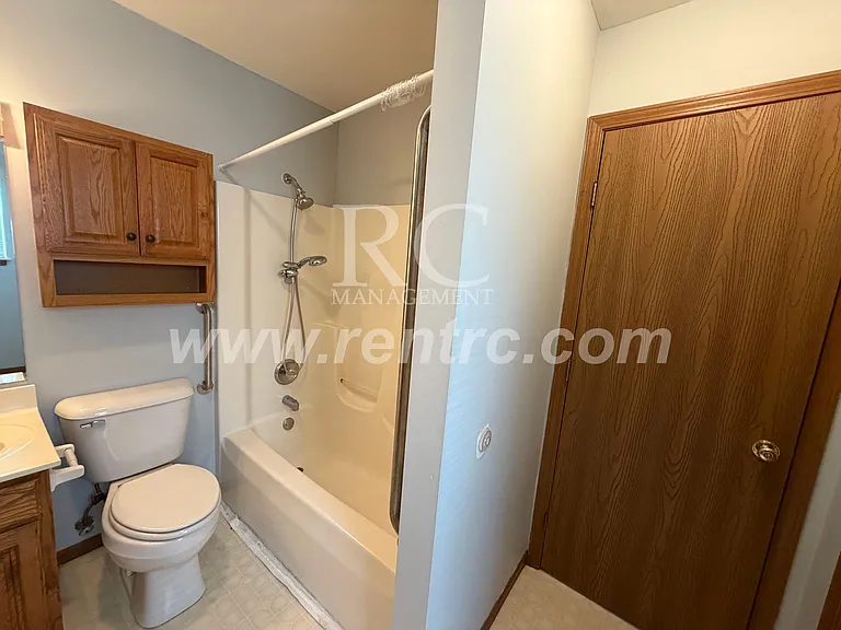712 W Elm St #W — Photo 6