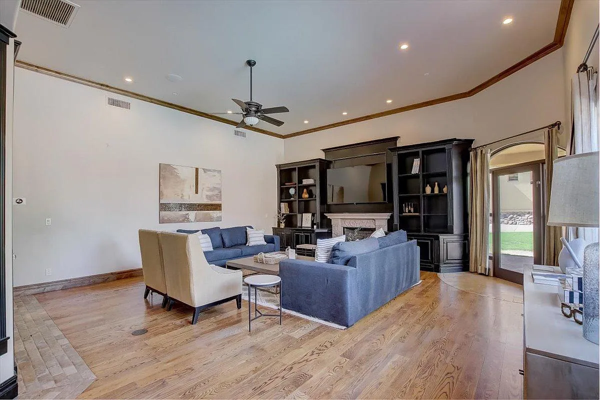 6 bed, 7200 sqft, $24,000 — Photo 4