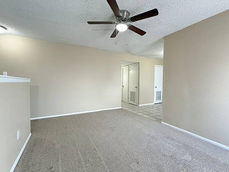 Hidden Pointe Apartments — Photo 28