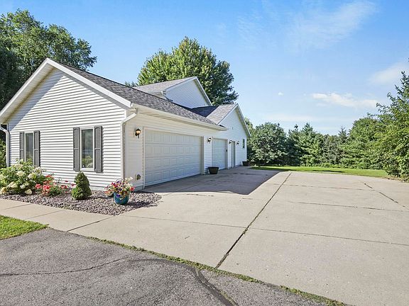 3rd image of 7801 N Robert Dr