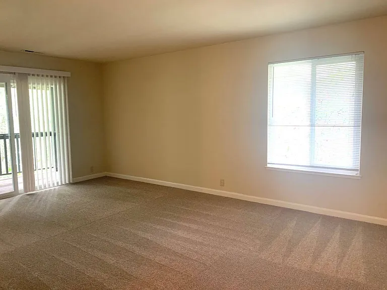 125 Ascot Ct #1 — Photo 9