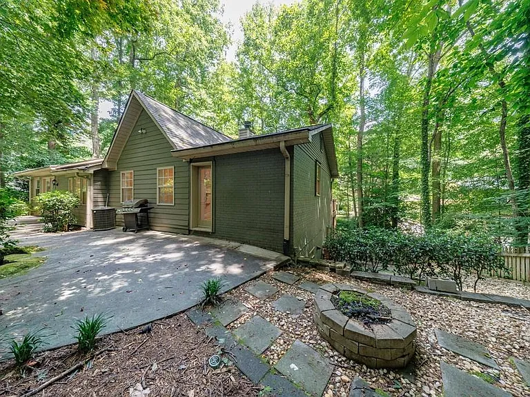 102 Vanessa Dr SE — Photo 21