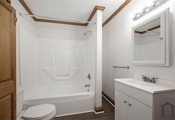 2nd image of 10110 Parkview Ave