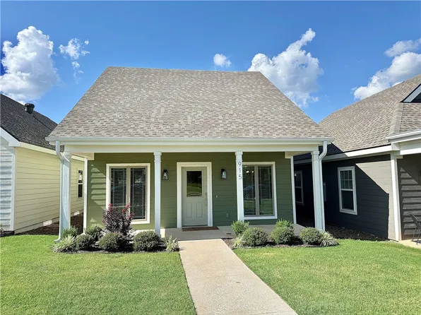 915 NE Heights Ln, Bentonville, AR 72712