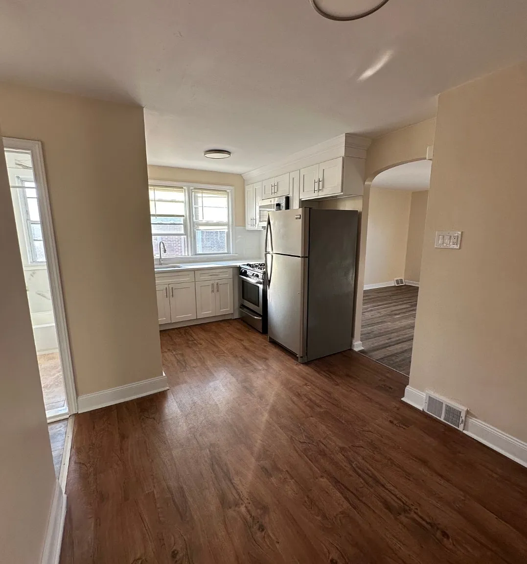 1208 Englewood St — Photo 2