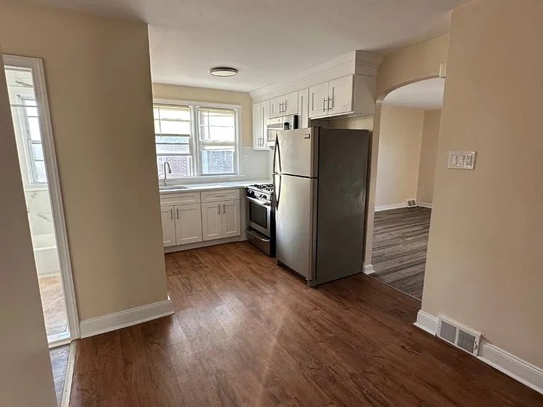 1208 Englewood St — Photo 2