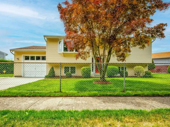 535 New Highway, Lindenhurst, NY 11757