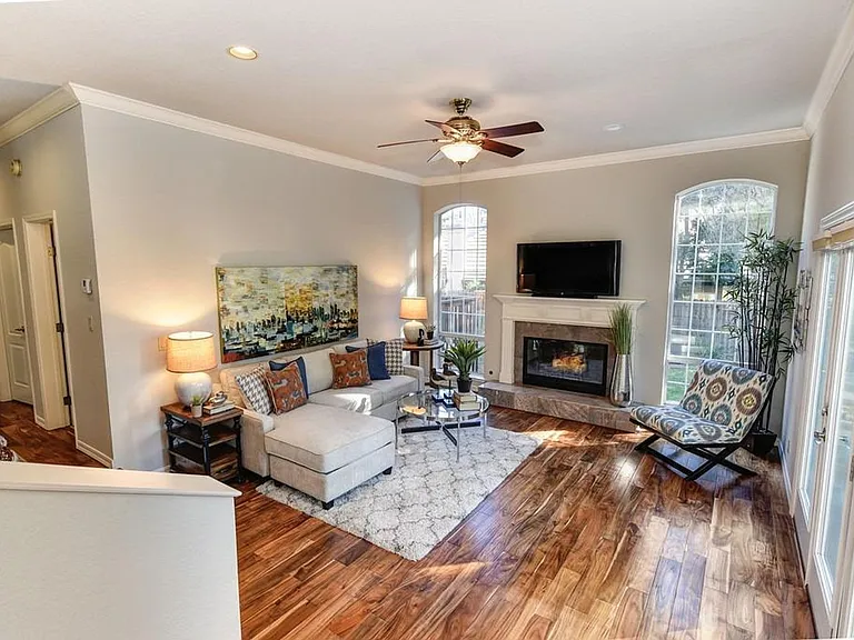 4650 Dorchester Ln — Photo 16